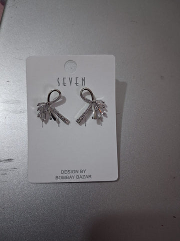 Sparkling Baguette Ribbon Earrings