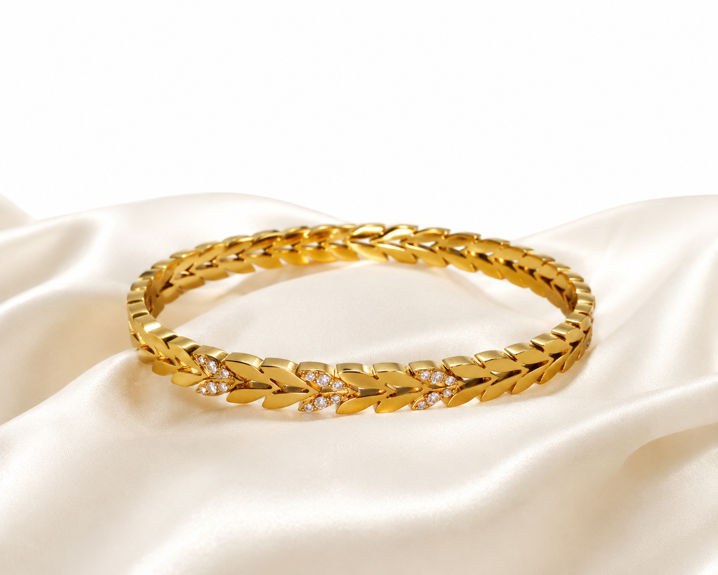 Golden Leaf Elegance Anti-Tarnish Bracelet