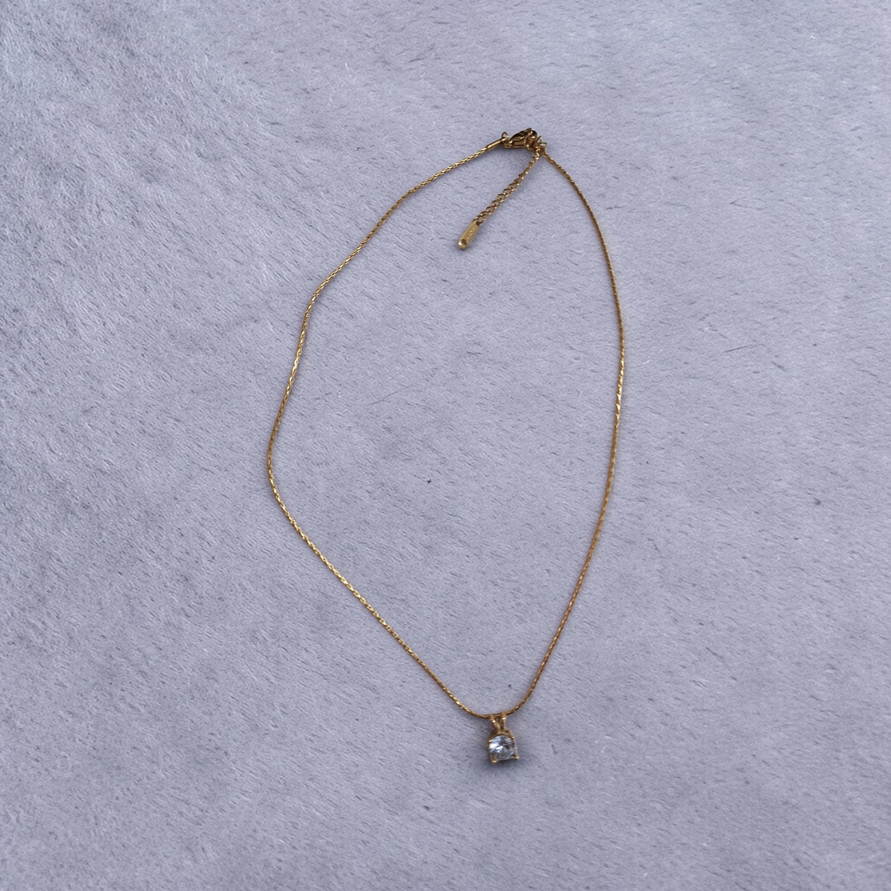 Elegant 18K Gold-Plated Solitaire Crystal Pendant Necklace