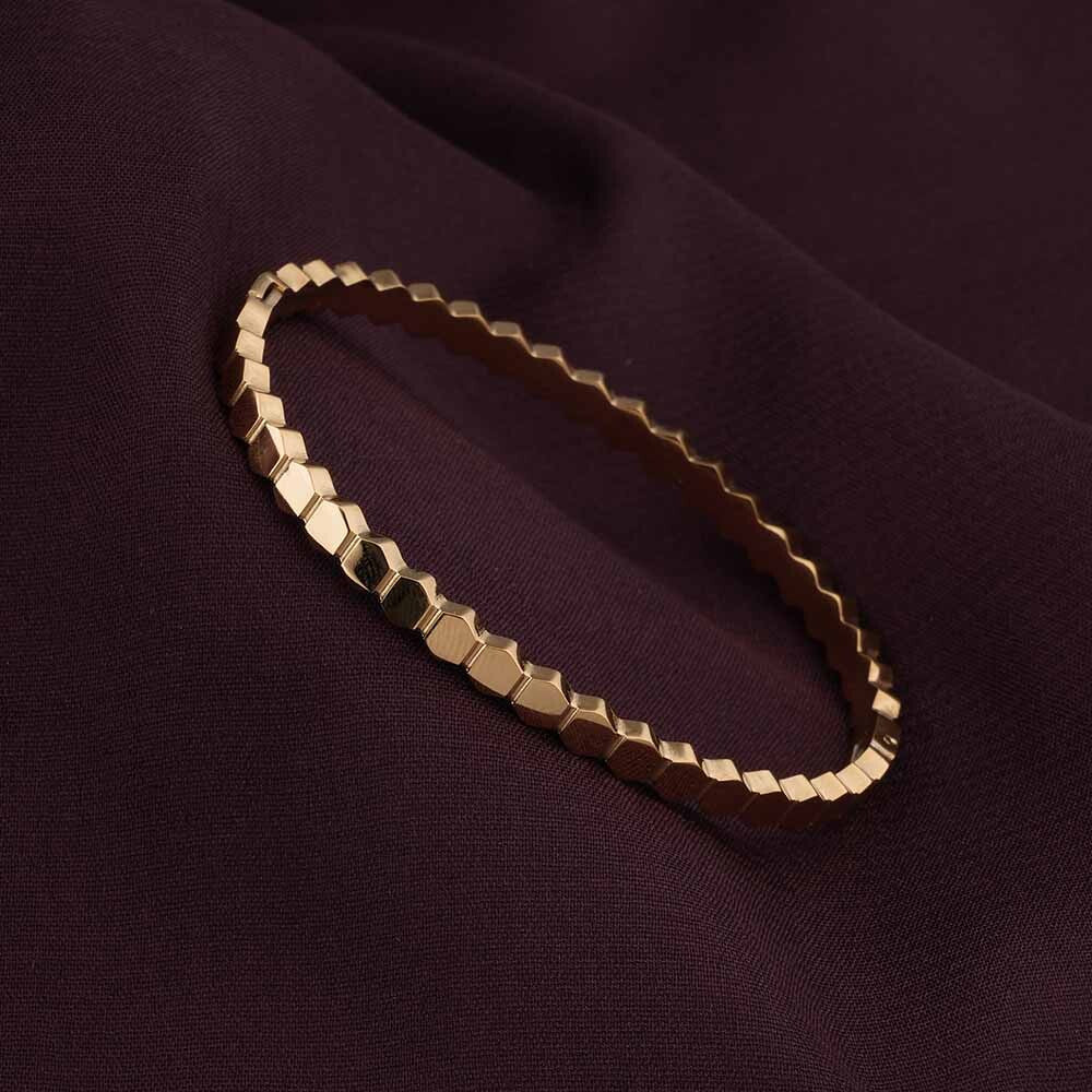 Elevate your style with the ANSHU AURA JEWELLERY Gold Plated Geometric Bracelet. Crafted from premium stainless steel with a luxurious gold-plated finish, this elegant bracelet offers a modern and minimal design perfect for every occasion. Lightweight, co
