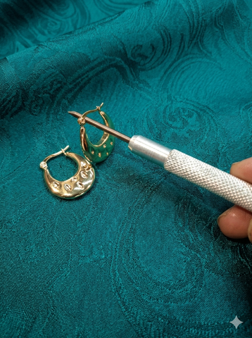Anshuaura 18K Gold-Plated Crescent Hoop Earrings with Diamond-Cut Texture