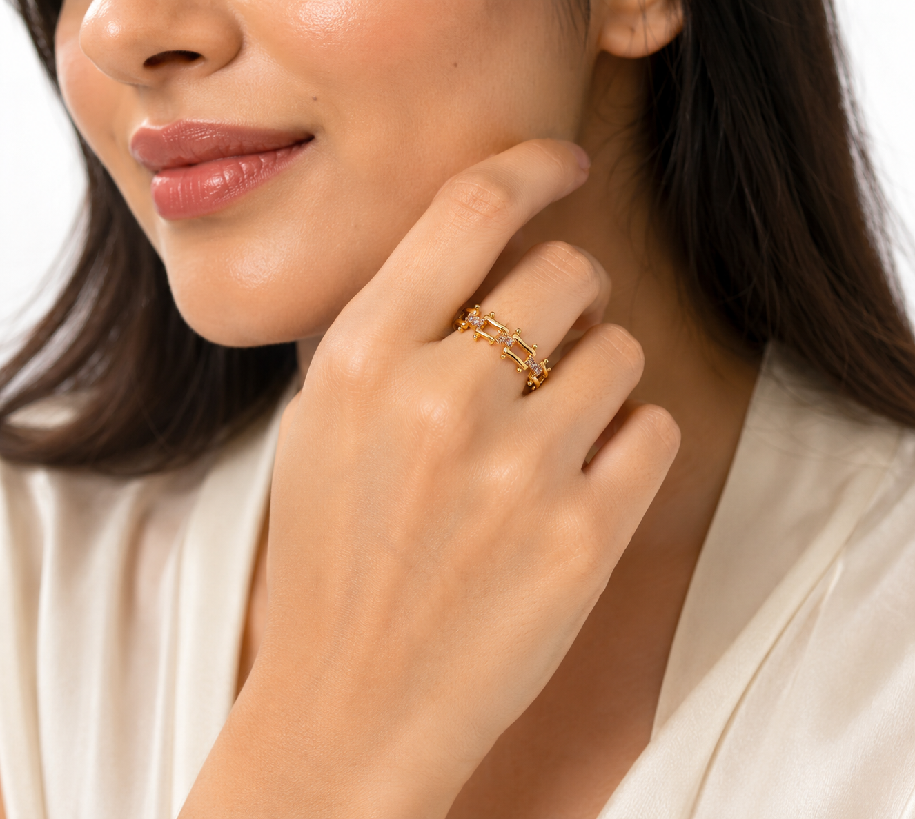 Golden Link Crystal Ring – Elegant