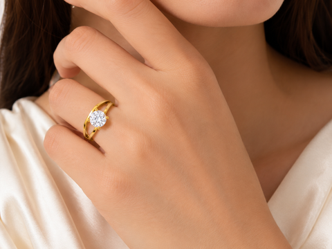 Elegant Solitaire Gold Ring with Brilliant White Stone