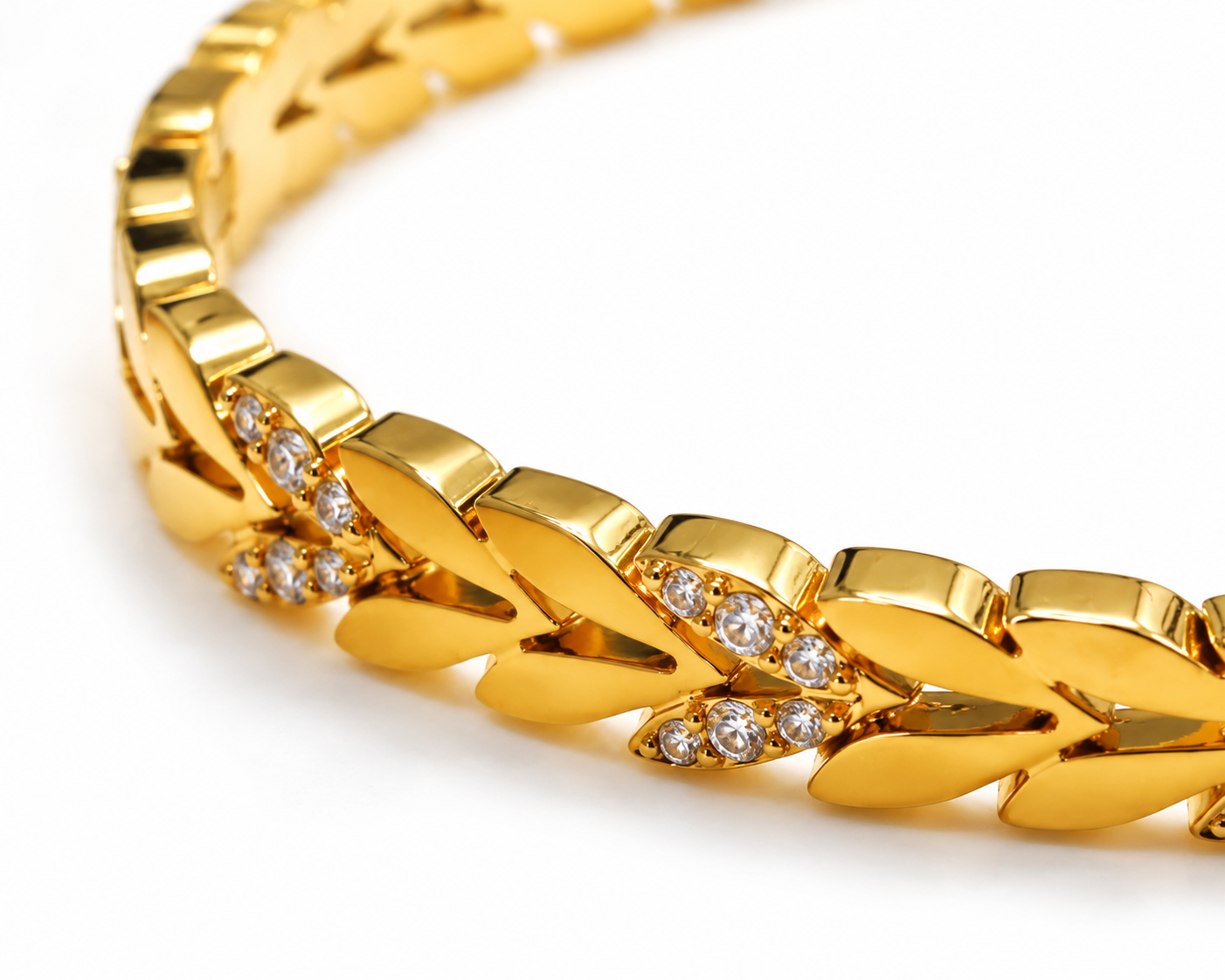 Golden Leaf Elegance Anti-Tarnish Bracelet