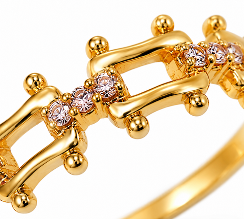 Golden Link Crystal Ring – Elegant