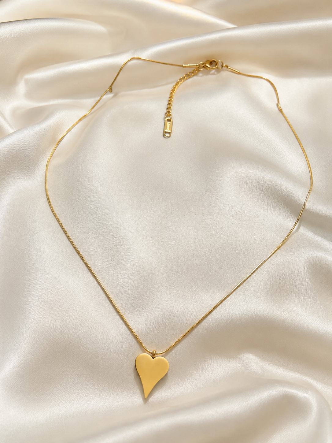 Heart Pendant Gold Necklace |