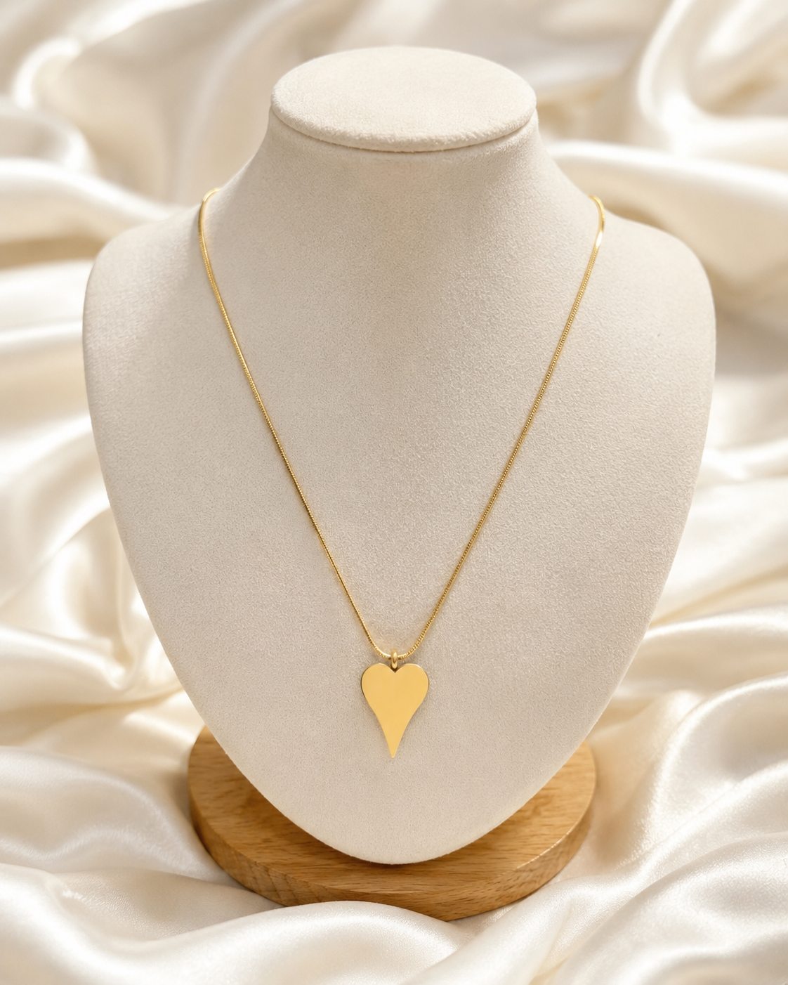 Heart Pendant Gold Necklace |