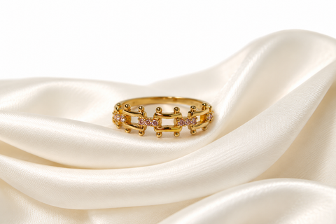 Golden Link Crystal Ring – Elegant