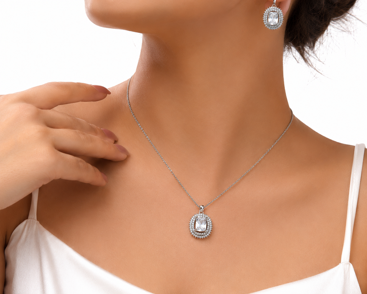 Elegant Crystal Halo Pendant