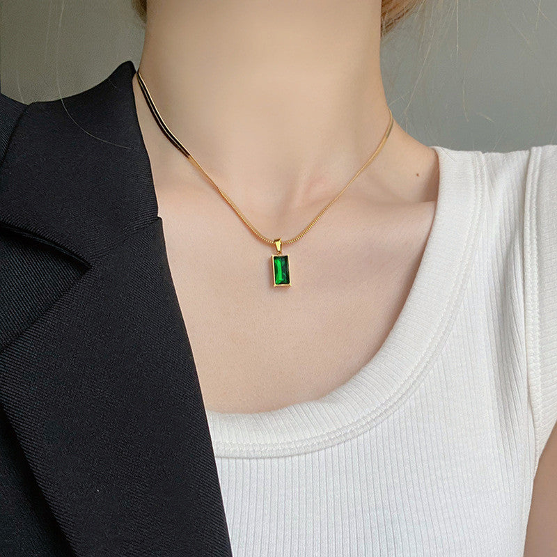 Elegant Emerald Green Rectangle Pendant Gold Snake Chain Necklace
Alternative: Vintage Emerald Green Zircon Necklace – 18K Gold Plated Snake Chain for Women
Short & Chic: The Malachite Green Square Pendant Necklace