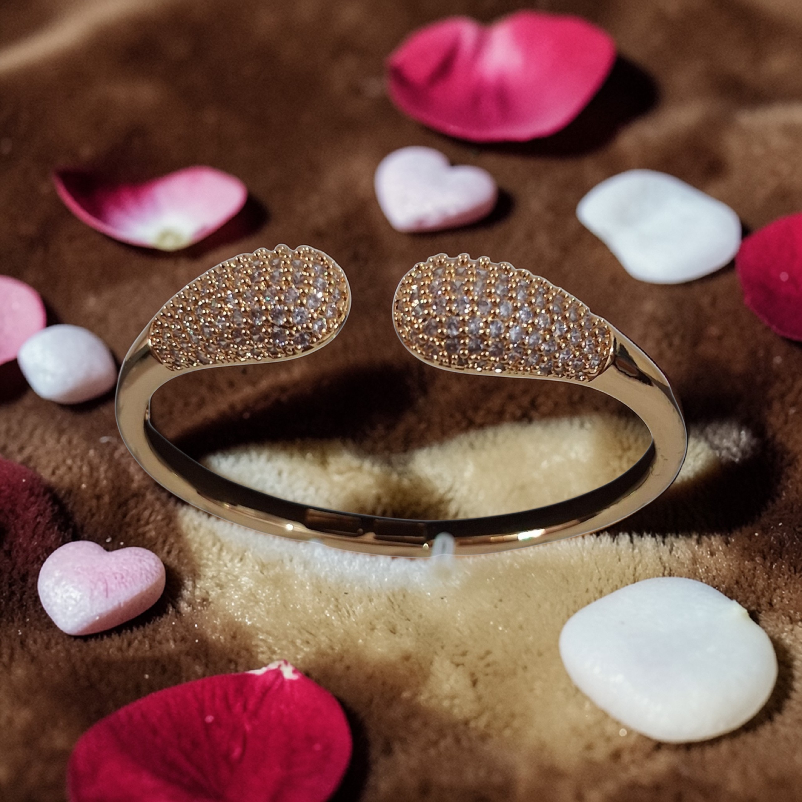 Gold-Plated Crystal Pavé Open Cuff Bangle – Anti-Tarnish Luxury Edition