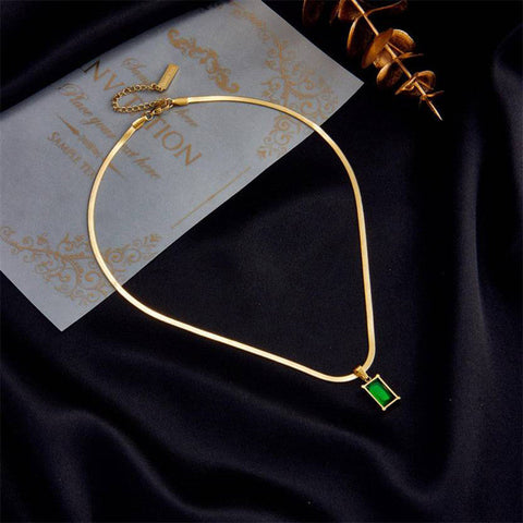 Elegant Emerald Green Rectangle Pendant Gold Snake Chain Necklace
Alternative: Vintage Emerald Green Zircon Necklace – 18K Gold Plated Snake Chain for Women
Short & Chic: The Malachite Green Square Pendant Necklace